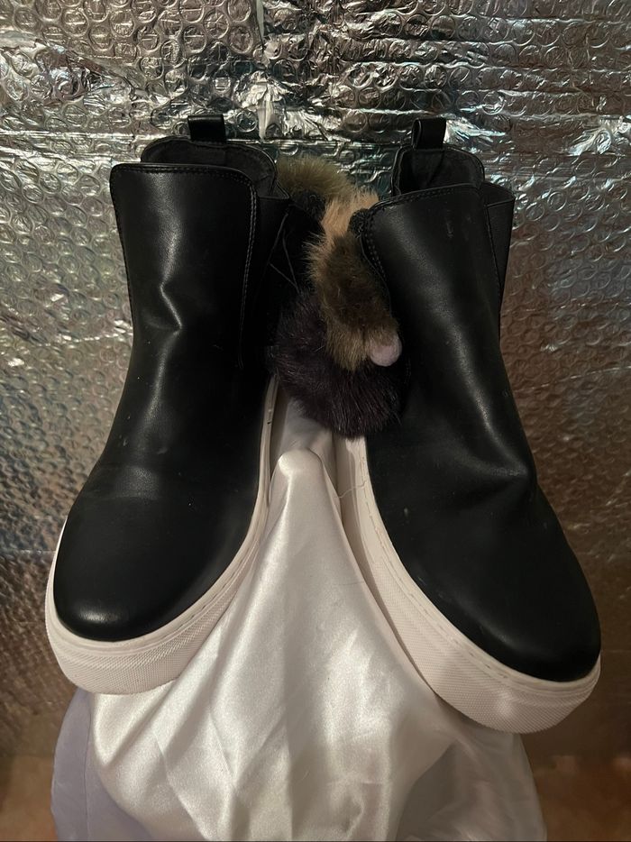 Paire de chaussures avec pompons femme taille 40 - photo numéro 3
