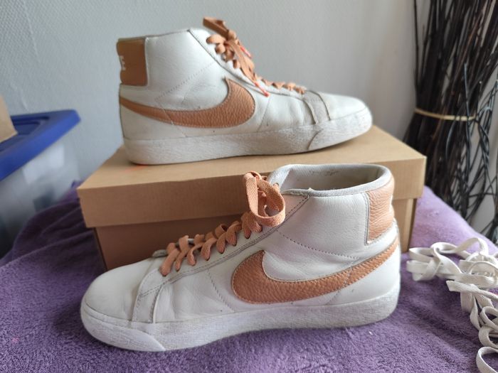 Nike SB Zoom Blazer Mid Iso Chaussure (white lt cognac). Baskets Nike haute cuir blanc et cognac pointure 8.5 42 - photo numéro 2