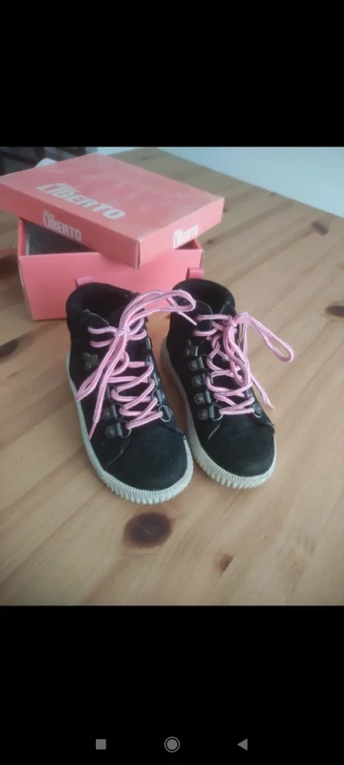 Chaussures fille basket haute en très bon état taille 27