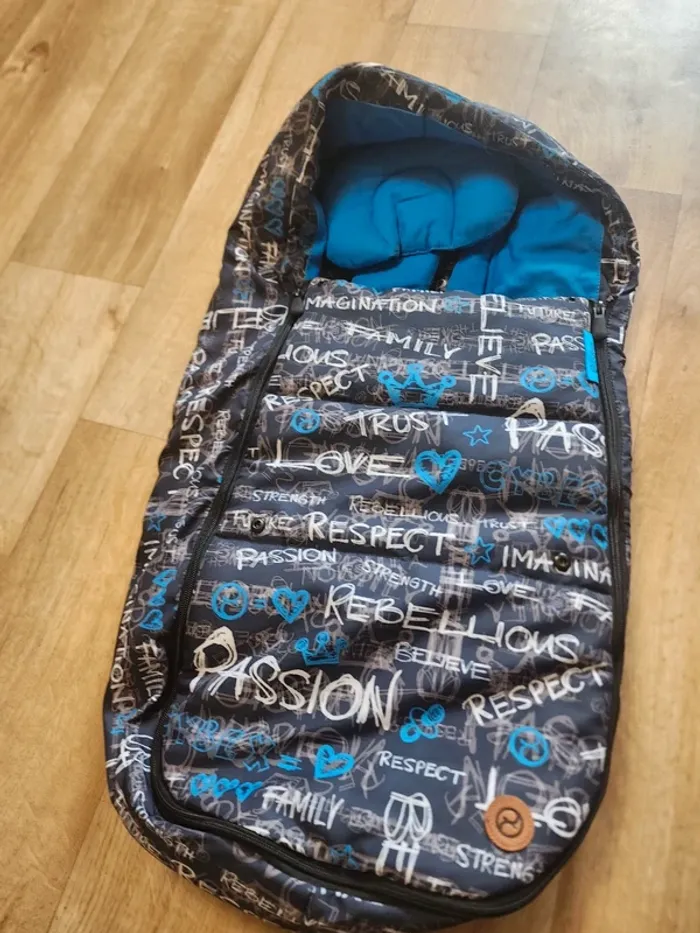 cocoon cybex 0-6mois neuf