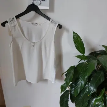 Top blanc avec dentelle taille S