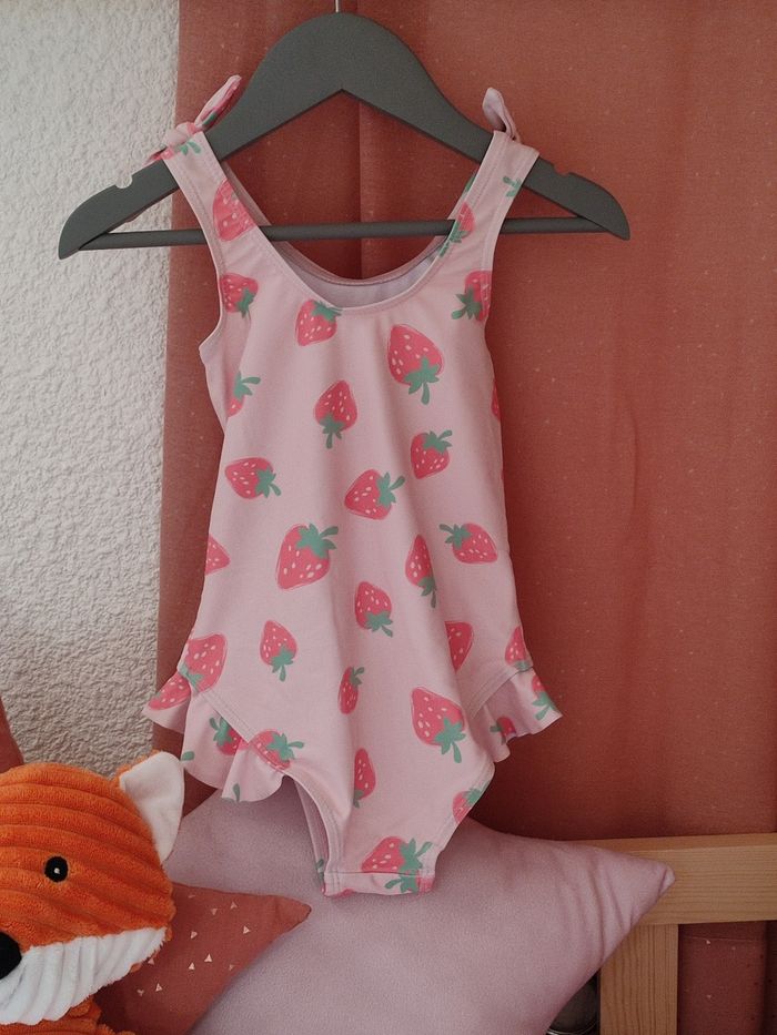 Maillot de bain une pièce - Thème fraise - 24 mois - Très bon état - La halle - photo numéro 3