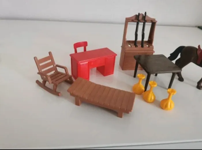 Pièce détaché du playmobil 4398 coffret cow boy transportable meuble porte fusil table chaise cheval - photo numéro 3