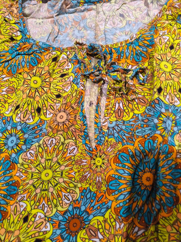 Très belle blouse - photo numéro 2