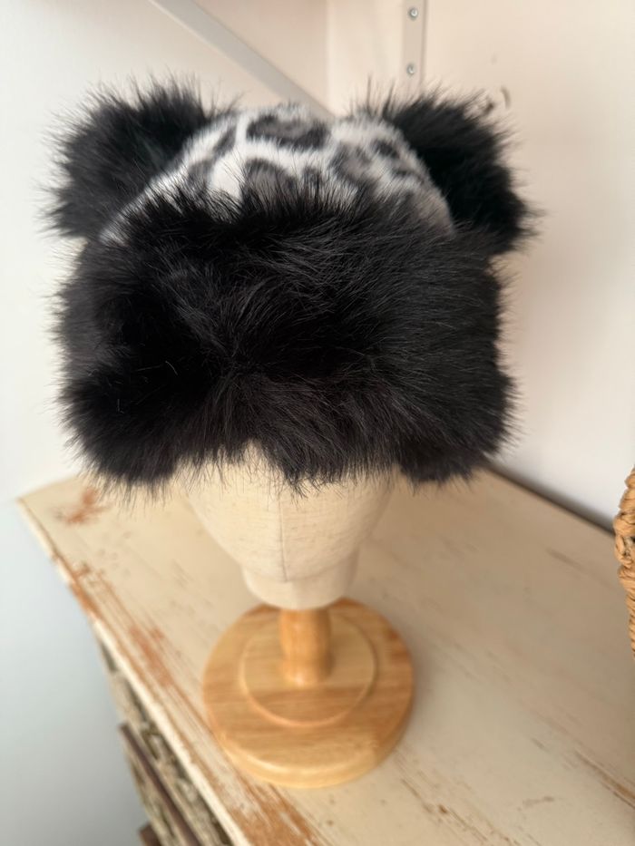 Chapeau imitation fourrure noir et blanc motif léopard – Neuf 🖤❄️