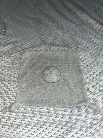 Doudou carré chat gris Monoprix boutchou