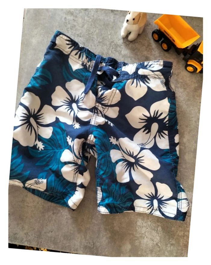 Maillot de bain taille 6/8 ans