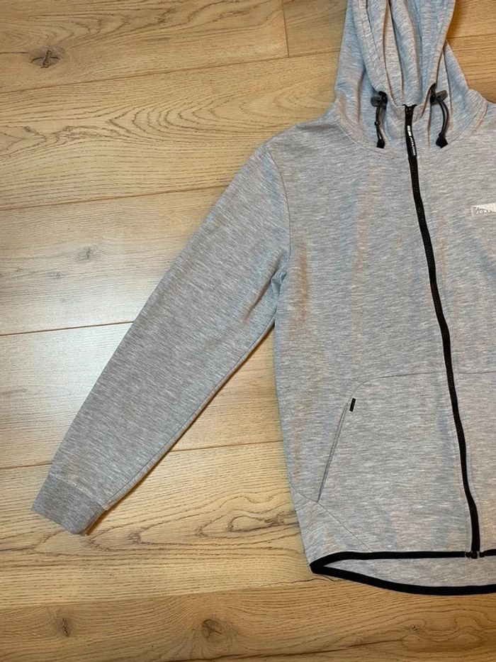 Gilet gris - photo numéro 3