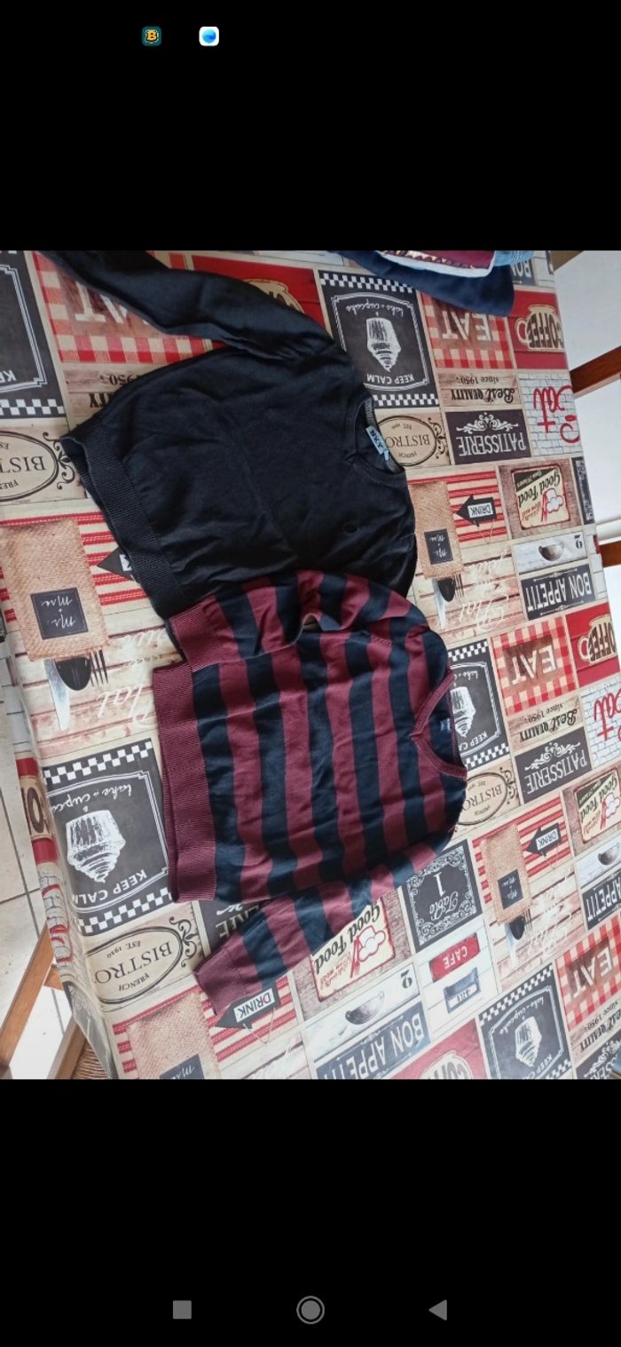 Pull ( noir et noir bordeau)