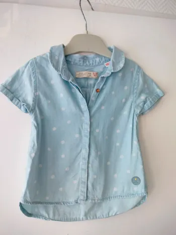 (a) Chemise bleu clair Zara 86cm