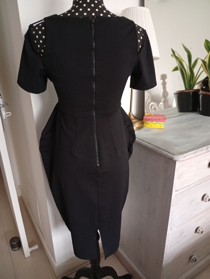 Robe noire mi-longue. Asos 34 - photo numéro 2