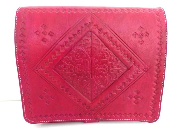 Sac bandoulière neuf en cuir pleine fleur tannage naturel fuchsia & teinté Besace Ethnique neuve - photo numéro 2