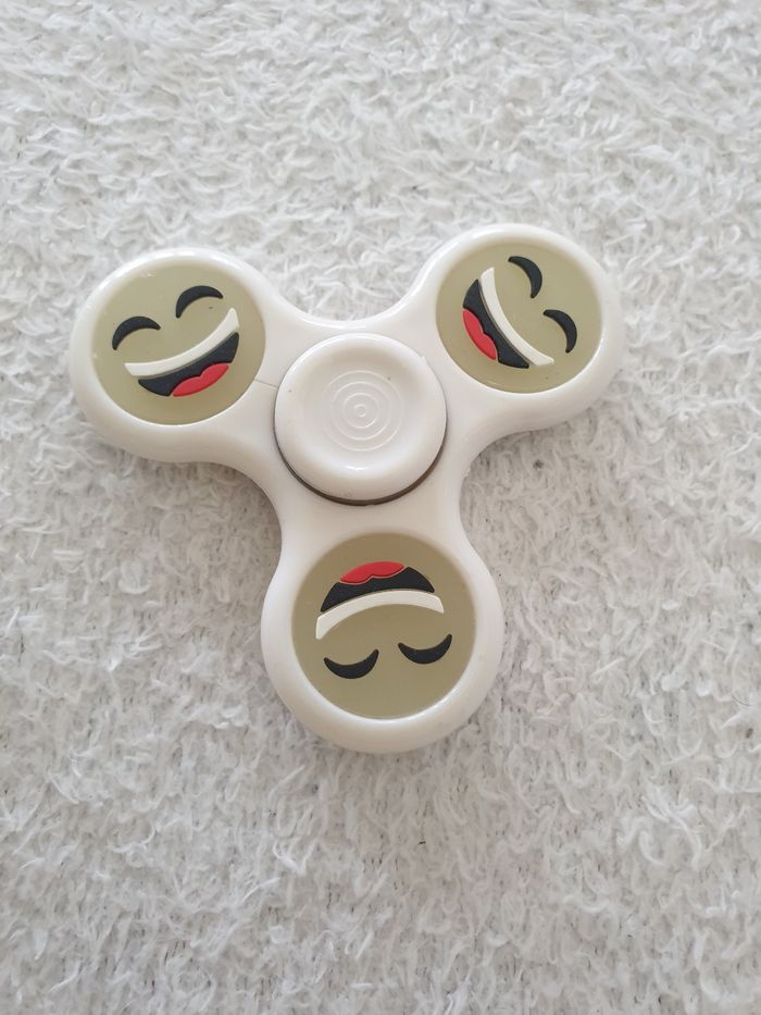 Hand spinner emoji