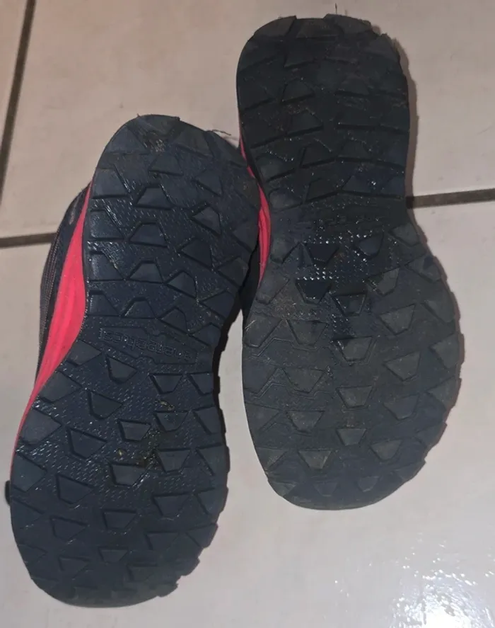 Chaussures de marche/trail pour enfant. Taille 28 - photo numéro 5