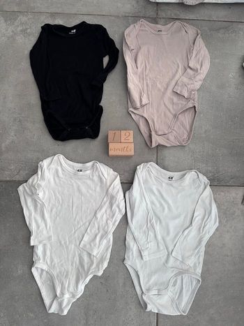Lot de 4 bodys manches courtes taille 12 mois H&M très bon état