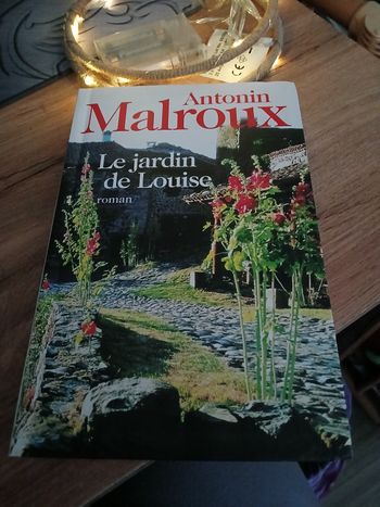LIVRE LE JARDIN DE LOUISE DE ANTONIN MALROUX