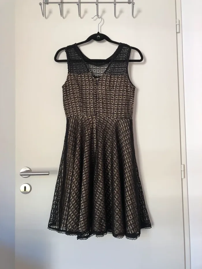 Robe Sinéquanone noire en dentelle taille S - photo numéro 3