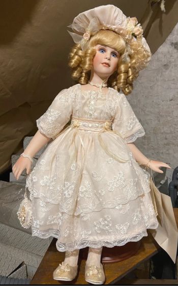 Poupée de collection Leila de Alberon