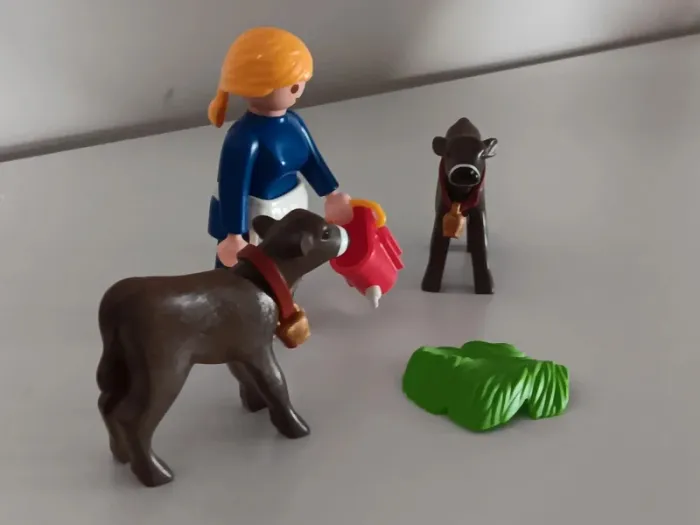 Fermière avec veaux playmobil - photo numéro 2