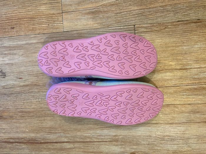 Chaussons élastiques taille 30 Disney - photo numéro 2