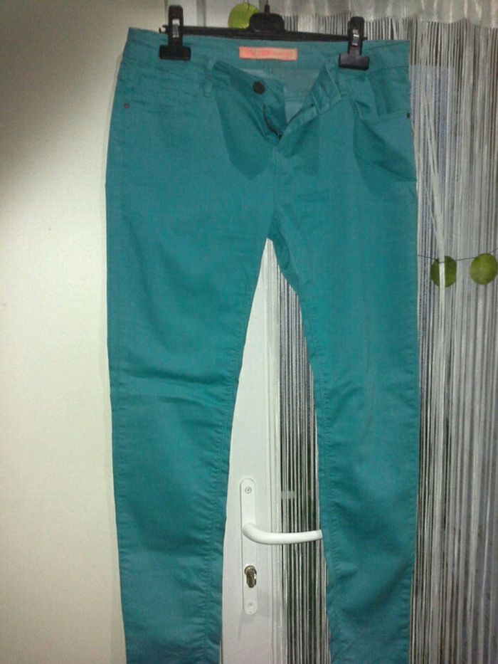 Pantalon façon jean bleu turquoise taille 40