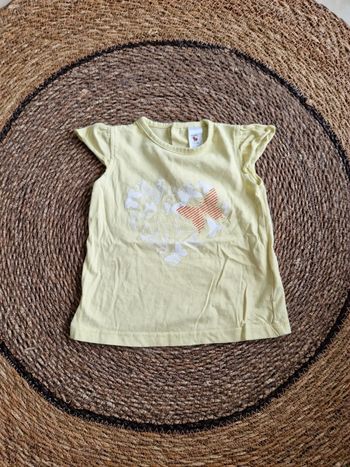 Joli tee-shirt manches courtes taille 6 mois