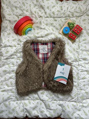 gilet sans manches en fourrures beige et marron H&M 9/10 ans