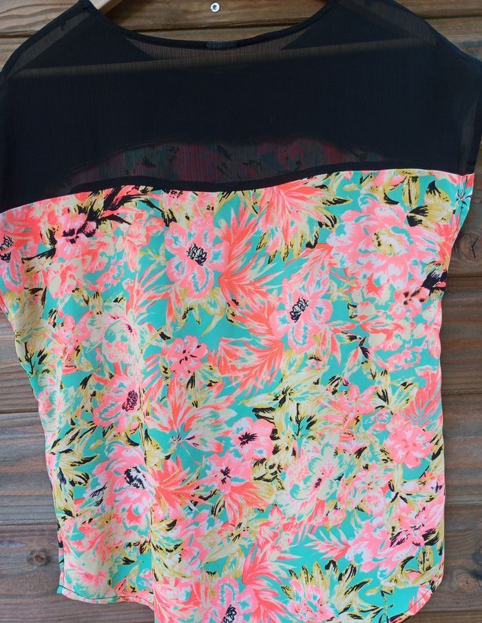 Blouse manches courtes très bon état - photo numéro 4