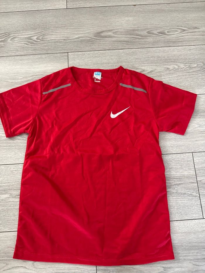 T-shirt Nike - photo numéro 1