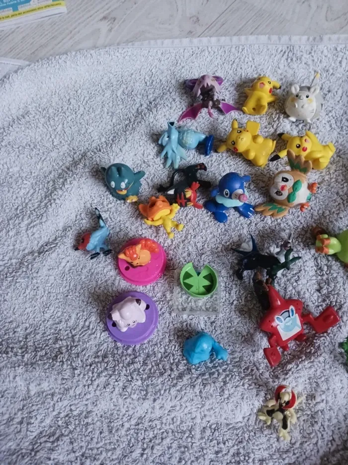 Lot figurines pokemon + ceinture + pokeball - photo numéro 2