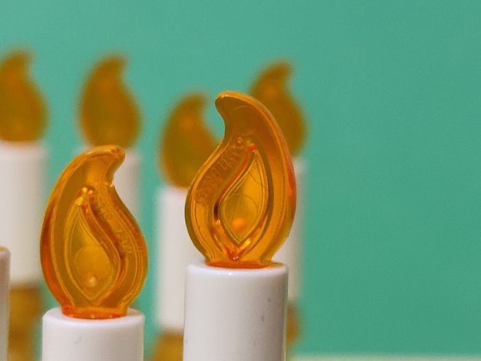 Lot 10 chandeliers avec bougies Lego - jamais utilisés parfait état - vrai Lego - photo numéro 2