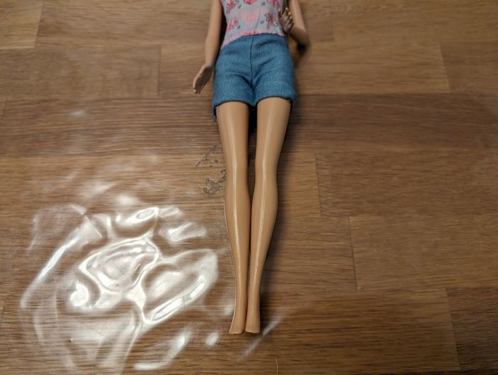 Poupée Barbie avec sa combi short
Très bon état - photo numéro 7