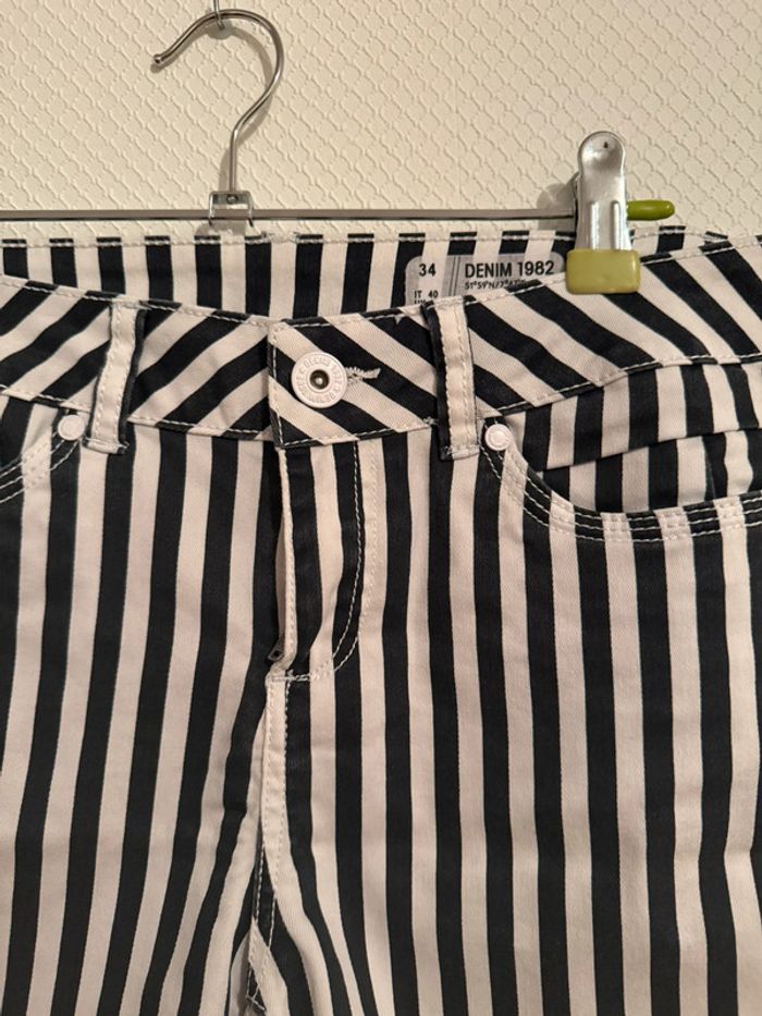 Short à rayure en très bon état taille 34-36 - photo numéro 2