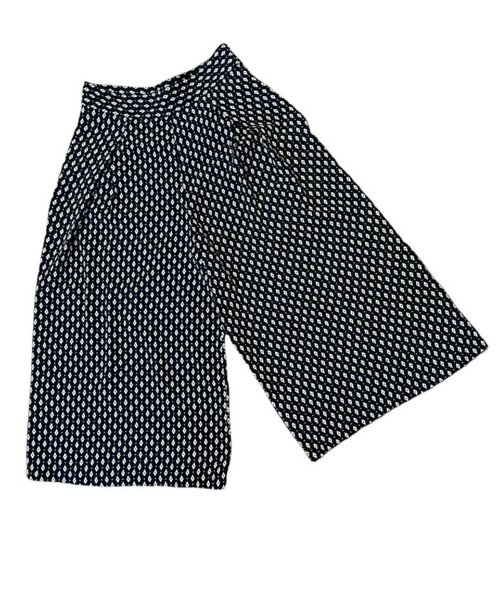 Pantacourt large bleu marine motifs blanc Street one taille 34/22 très bon état