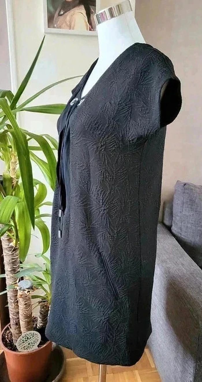 Magnifique petite robe noire IKKS Taille 36 - photo numéro 2