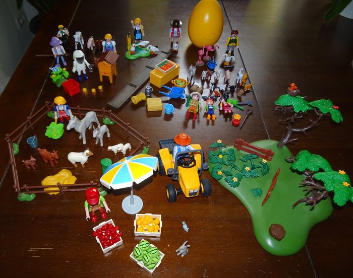 Gros lot de Playmobil Country Ferme 6870 + 8 boites + cadeau