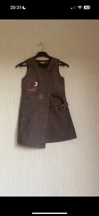 Robe marron avec fleur 8 ans