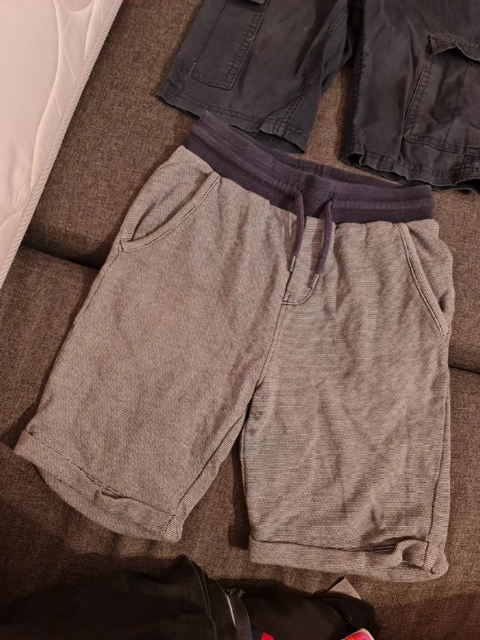 Lot 2 shorts bermudas 8 ans - photo numéro 2