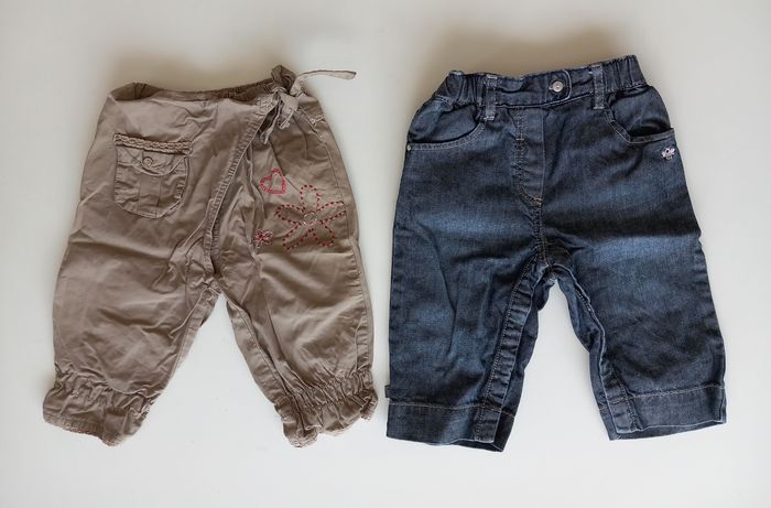 Lot 2 pantalons taille 12 mois