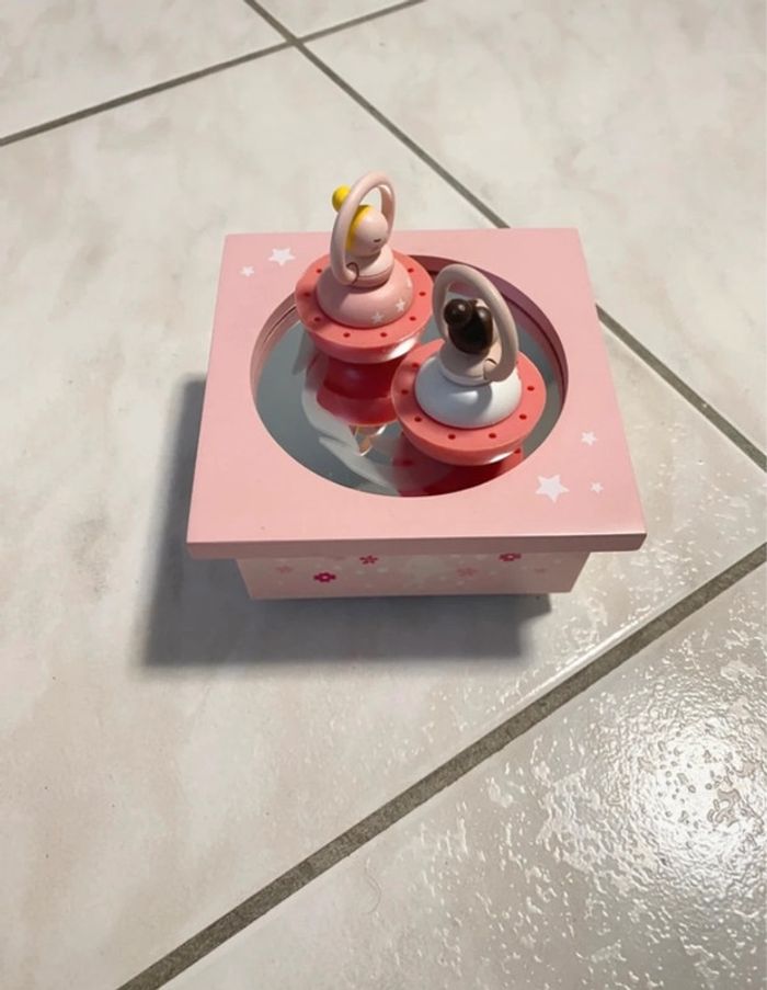 Boîte à musique danseuse