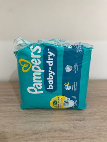 Couches Pampers baby dry taille 2