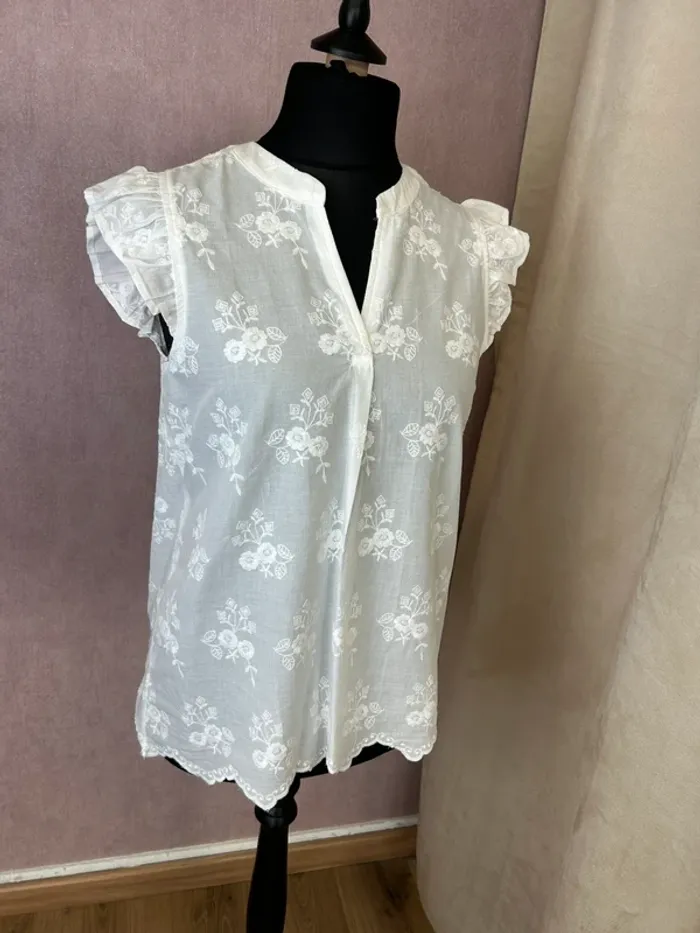 Top femme tshirt femme blouse taille 38 taille 40 blanc fleurie