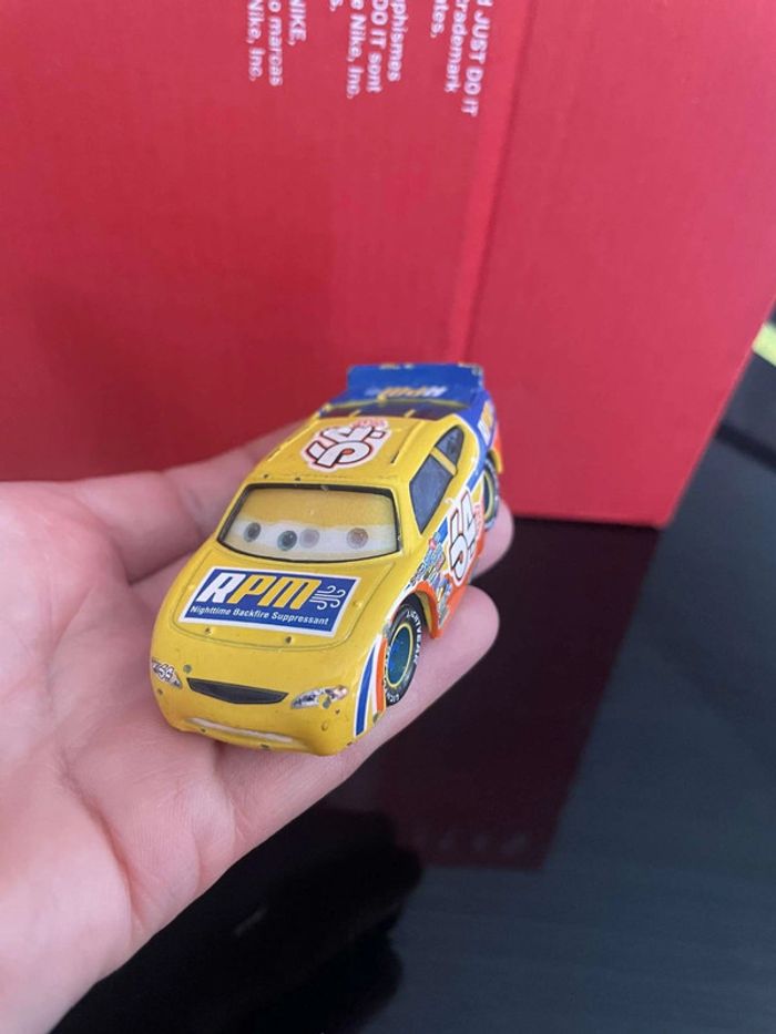 Voiture Cars Piston Coupe Cup Double Yeux Disney Pixar - photo numéro 3
