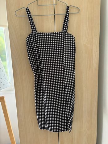 Jolie robe à carreaux noir et blanc