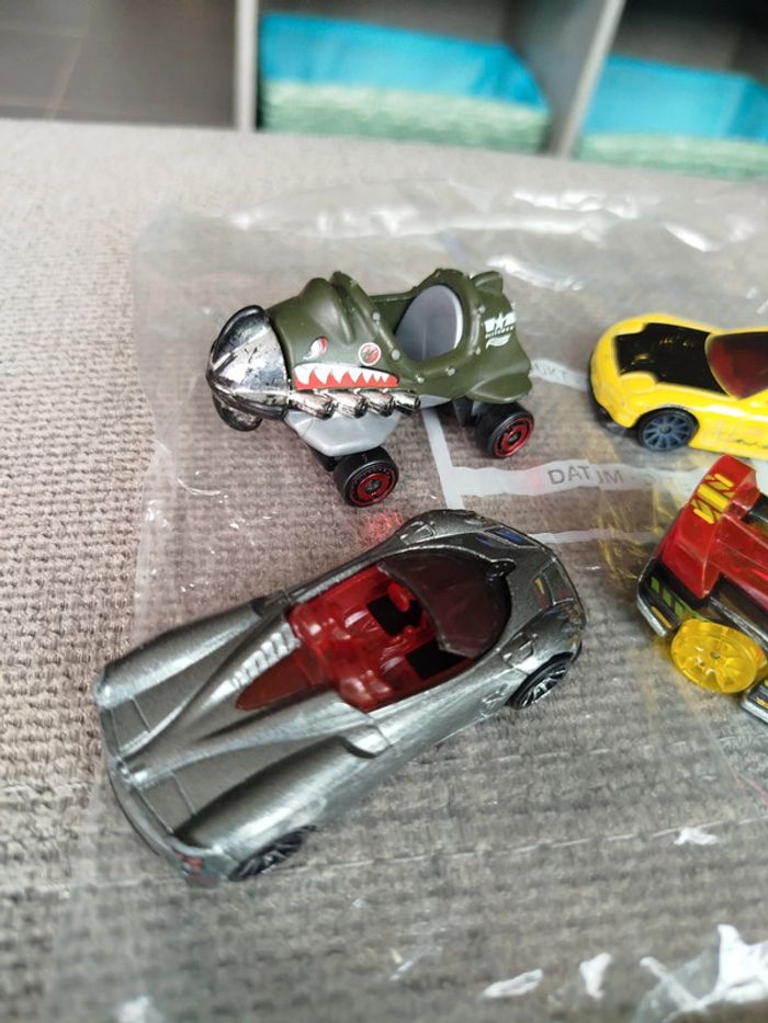 Lot de 4 voitures hot wheels - photo numéro 2