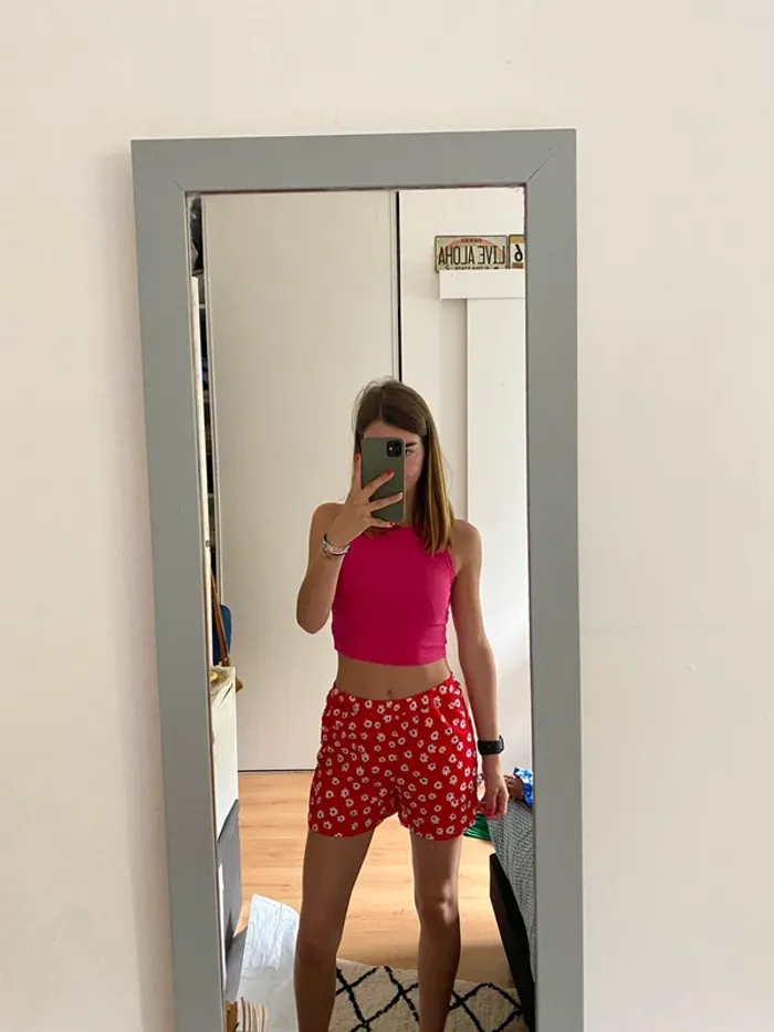 Short rouge à fleurs Only