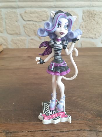figurine monster hight