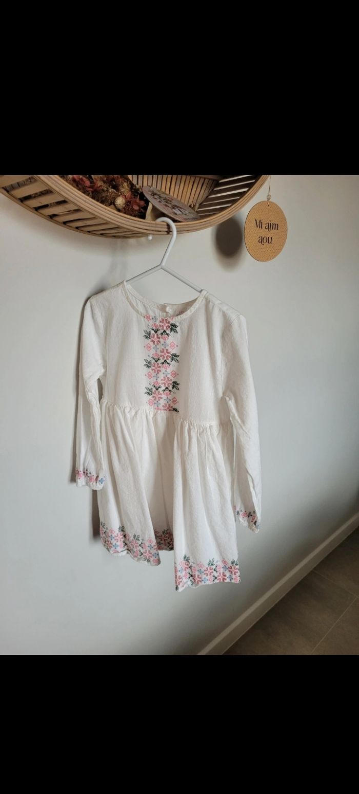 Robe brodée 5 ans