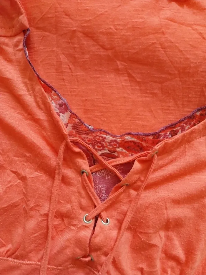 Jolie petit tee-shirt taille 36 - photo numéro 4