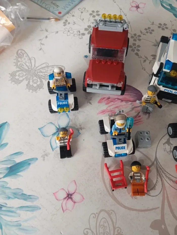 Gros lot Lego police voleurs - photo numéro 3